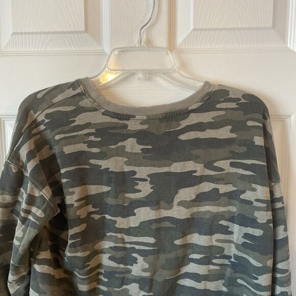 Lucky Brand Women’s Camouflage Sweatshirt Size XS Slit Sides Pullover - Picture 6 of 8